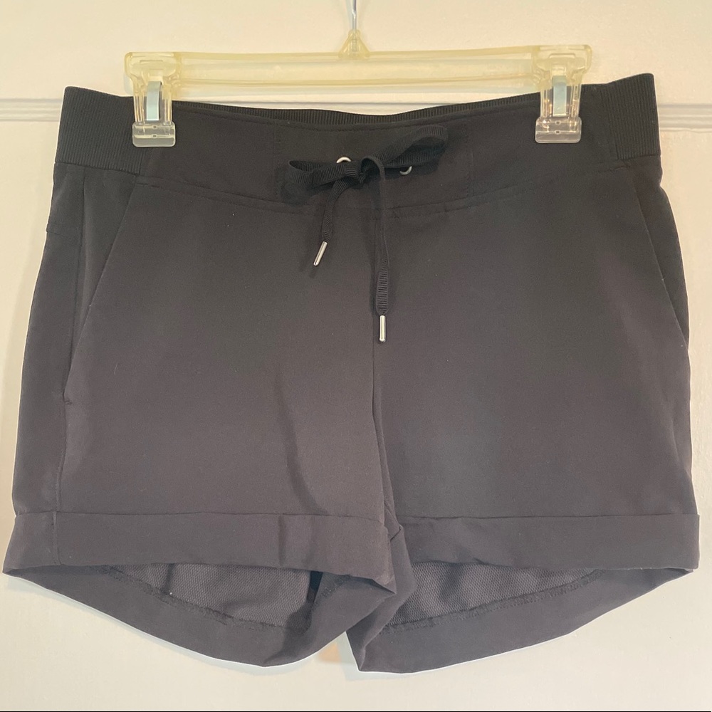 Athleta Midtown 4” Cuffed Shorts
